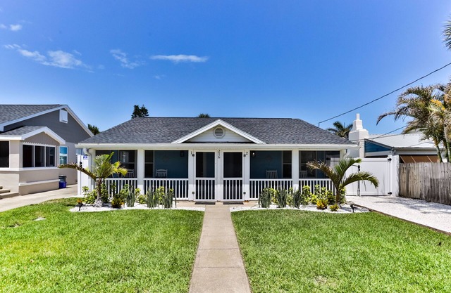 A 2/1 NSB beachside pool home, steps to Flagler Ave - pets welcome!