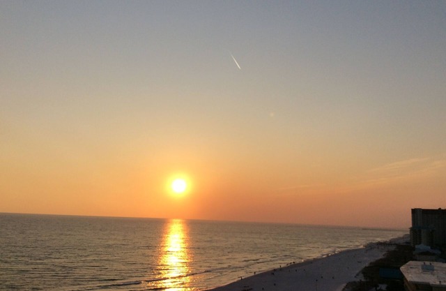 A Beautiful Ocean-Front 2BR at Boardwalk-Romanitic Sunset View