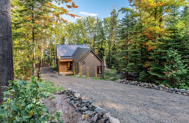 'Alfred Cottage - Unique residence between river and mountains in the Charlevoix