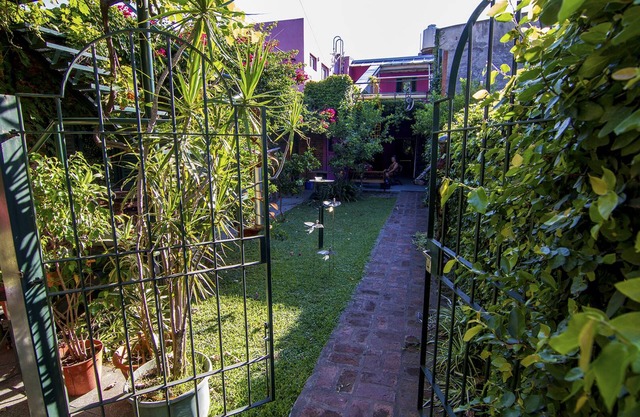 a charming apartment-loft in the sculptor ´s home with a railway view