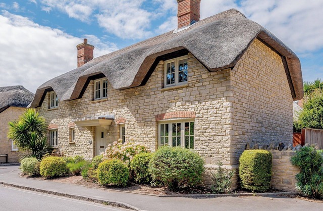 A charming yet contemporary thatched cottage close to Lulworth Cove.
