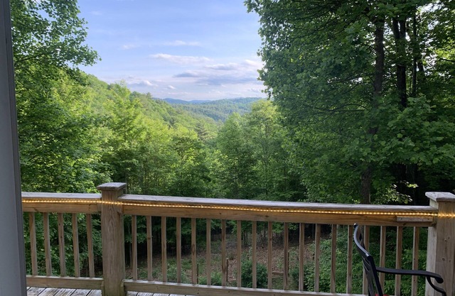 A Chic Mountain Retreat! 30 Minutes from Appalachian State!