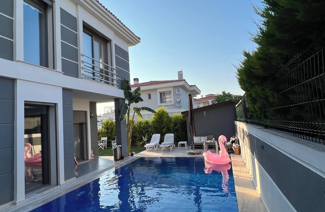 A comfortable villa with pool in Cesme VillaAtasoy
