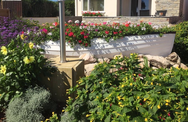 A cosy self contained bungalow for two, located near Kingsbridge and Salcombe