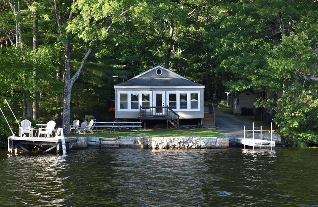 A cozy 2-bedroom lakefront cabin nestled in Maine, feat. kayaks and private dock
