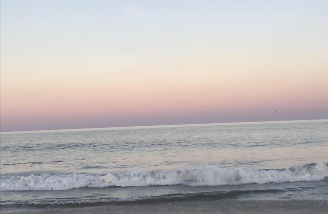 A COZY BEACH COTTAGE - NEW LOWER RATE FOR LAST WEEK OF AUGUST