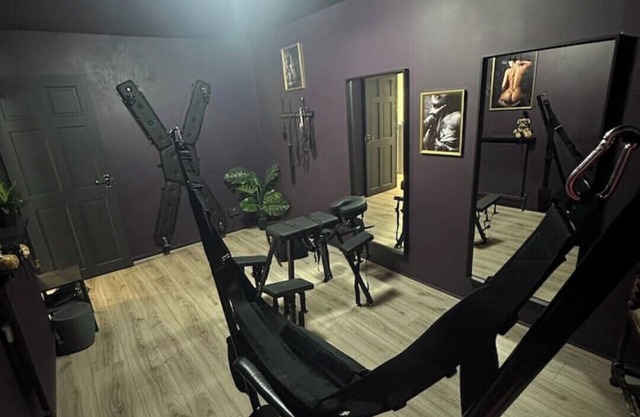 A discreet & elegant play space for couples
