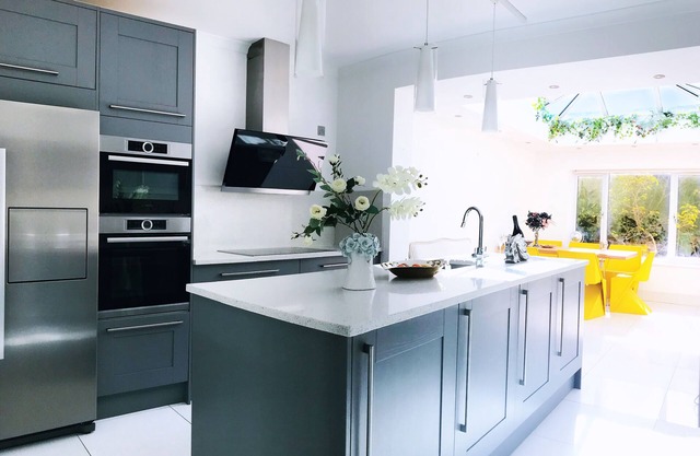 A double room in a beautiful house 0.7M from Twickenham stadium