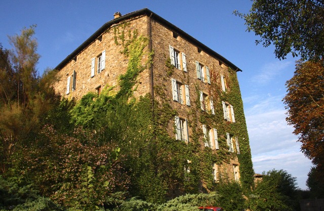 A factory of the XIXth century entirely to oneself with friends or for a whole family