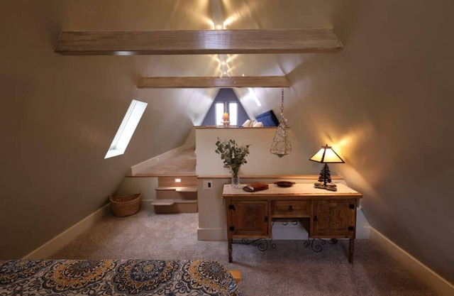 A-Frame Open Concept Cabin in Scenic Missouri Heights, Carbondale – Cozy Retreat