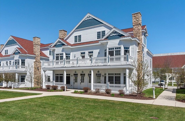 A Glorious Getaway Sheboygan - LUX Lake Condo