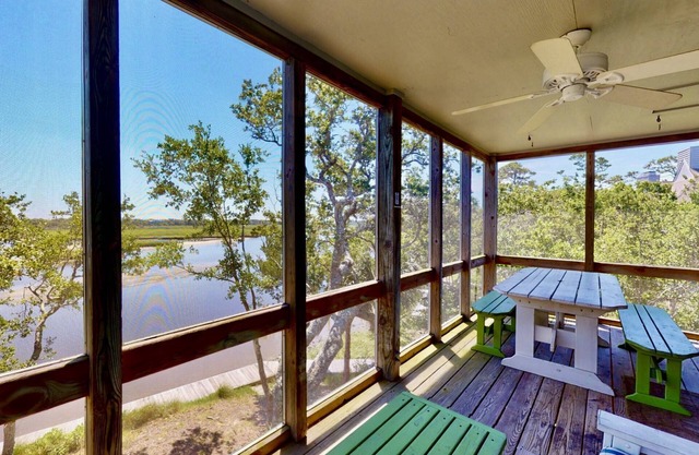 A Golden Retreat -Timbercreek Upper Unit, Dog Friendly, Pool, Kayaks, Marsh/BHI Creek, BHI Club+Golf
