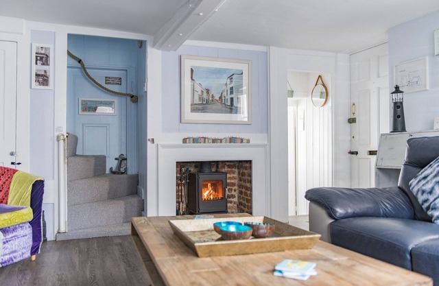 A gorgeous, dog Friendly, 3 bedroom seaside holiday home in the centre of Deal