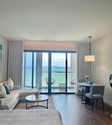 À La Carte High floor, luxury bay view