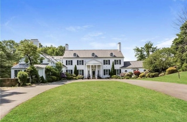A Luxury Estate, Elegant, Historical, Hot Tub, Salt Water Pool ~The White Lion~