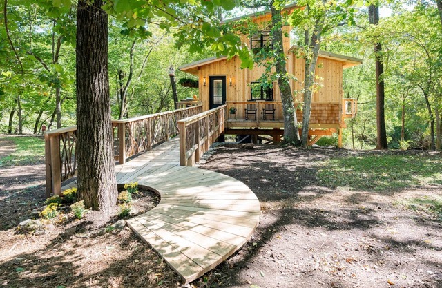 A Luxury Treehouse Experience | Wood-Fired Cedar Hot Tub