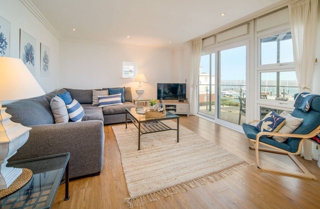 A Luxury Waterside Marinus Apartment