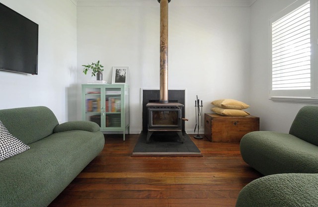 A Magical Forest Retreat on Wilson Inlet by Swan BnB Management