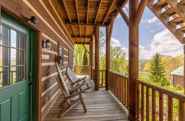 A Moon River View - Hot Tub - Playground - Pool Table - Walk to New