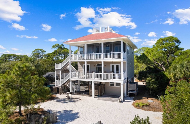 A Palm Paradise: 4 Bedroom, Sleeps 12, Private Pool, In the Plantation!