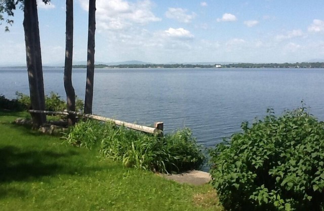 A Perfect Lake Front Vacation Spot In Beautiful Grand Isle, Vermont