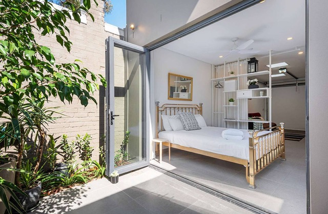 A Private Garage Suite in Forest Lodge