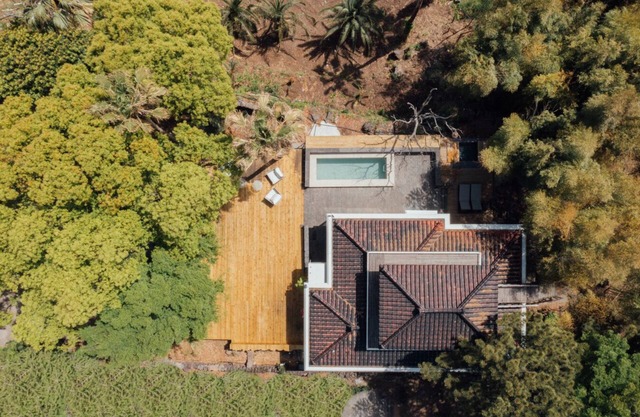 A Private House with Greens and Natural Light of Jeju