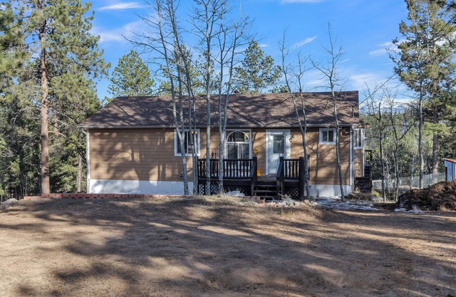 A Private Retreat with Breathtaking views of Pikes Peak w/HOT TUB