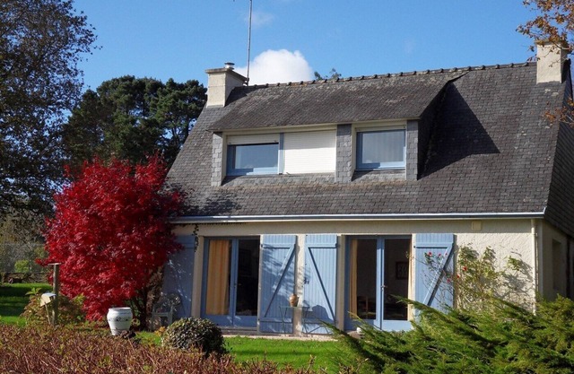 A quality house, tastefully decorated on the seafront of the GR 34, a real cottage!