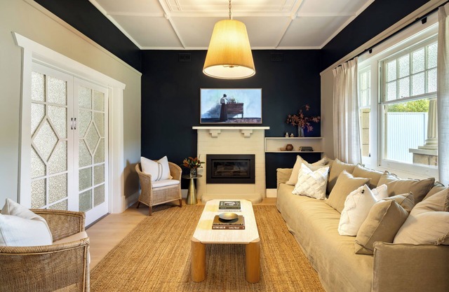 A retreat in Glenelg, minutes from the beach & just 20-mins by tram to the city!