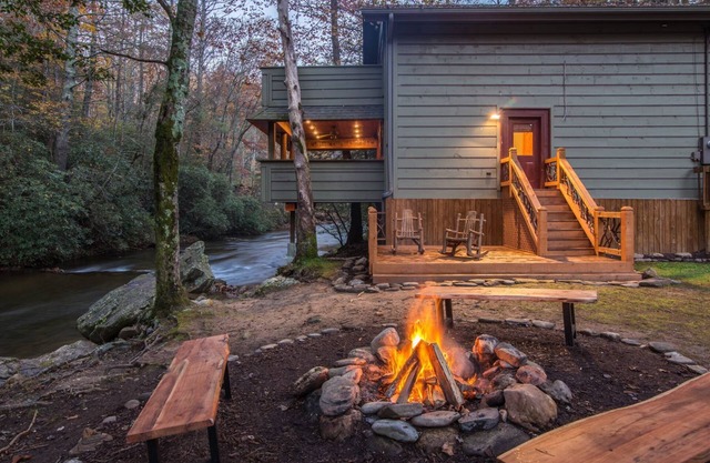 A River Runs Thru It - Elegant Riverfront Cabin on the Chattahoochee River