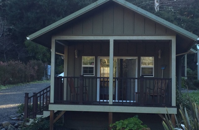 A Romantic Getaway in a serene setting is close to State and National Parks