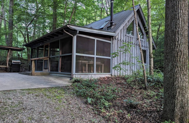 A secluded couples retreat set in a mature forest in the beautiful Hocking Hills