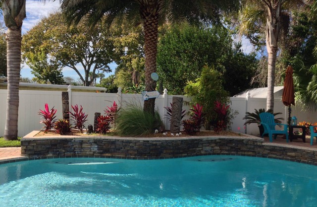A Shore Thing! Special Rates! Private Heated Salt Pool, 4KTVs! Walk to Beach!