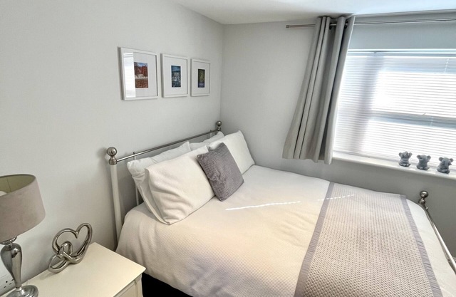 A small cosy flat just off the Old Town Highstreet