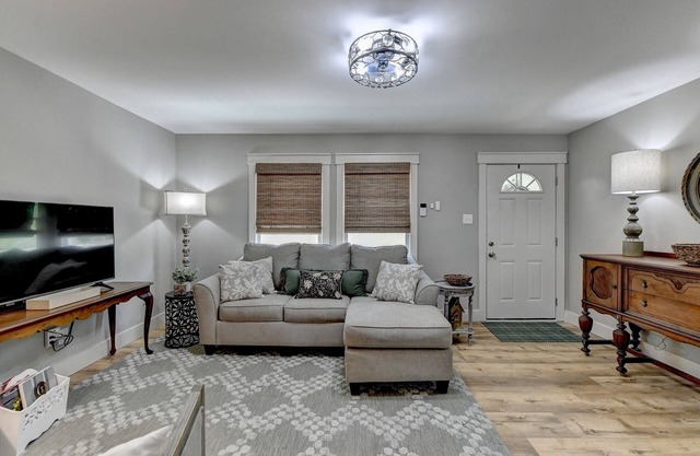 A Southern Retreat/Cozy Getaway in the heart of Atlanta Sleeps 4