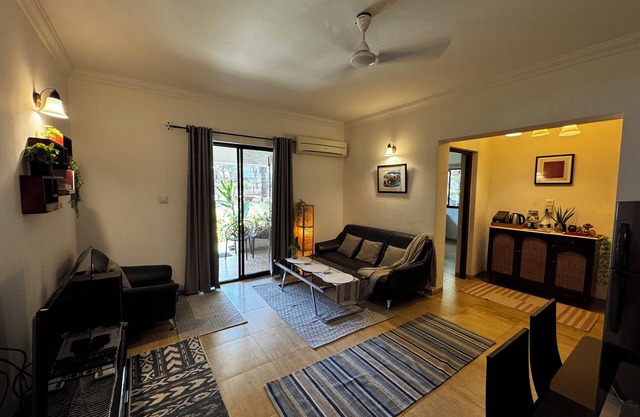 A spacious 2BHK poolside apartment nestled in the foothills - 8min from beach.