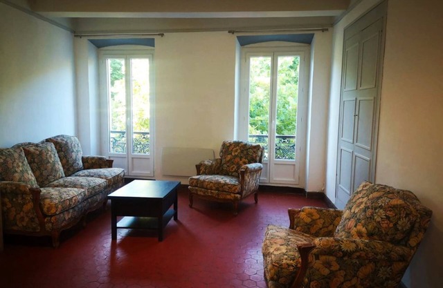 A spacious apartment in the center of Riez