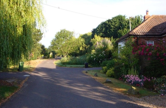 A stunning 2-bed, 2-bathroom suite, 5 min from the beach!