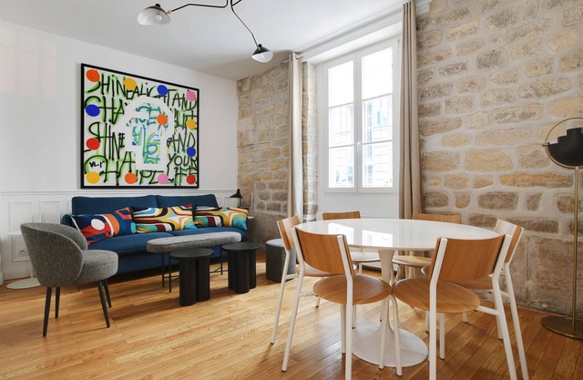 A Stunning 2-BR/1BA in the 9th district- Folies Bergère
