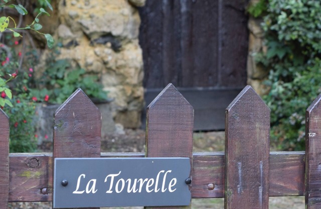 A stunning country house, within easy reach of the Loire Valley, Le Mans and Paris