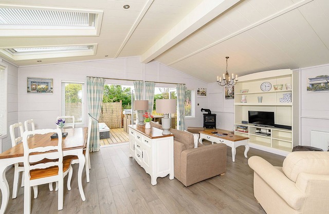 A stylish lodge with one master double with en suite shower room.