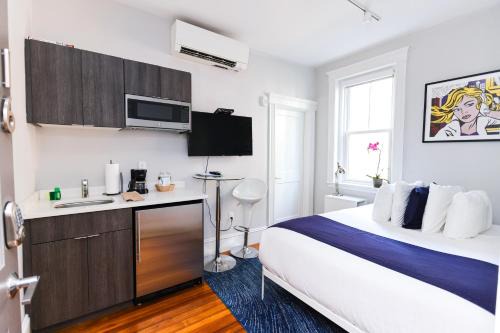 A Stylish Stay w/a Queen Bed, Heated Floors. #26