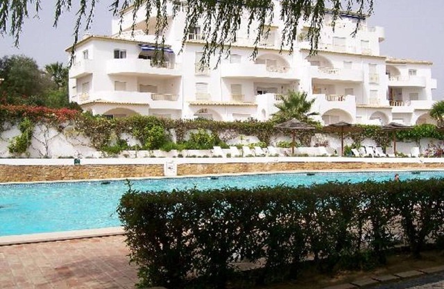 A superb 2 bed apartment with Ocean Club facilities & superb views