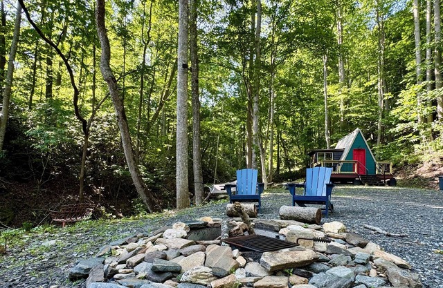 A Tiny A-Frame GlampingnWiFi,Creek,Firepit,GrillnPet friendly