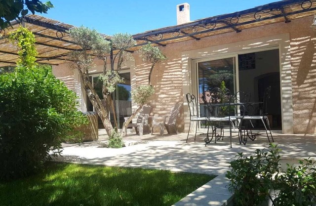 A villa in Provence, swimming pool and shady garden