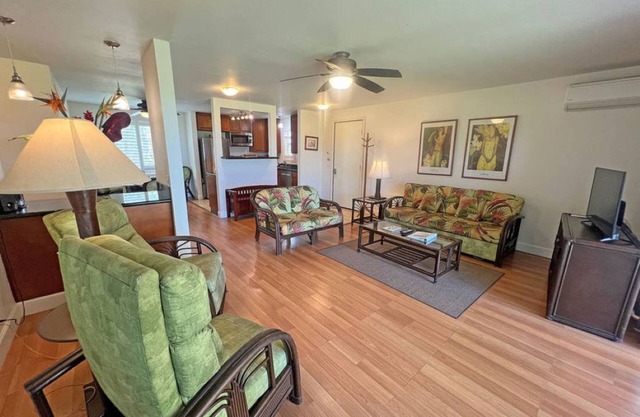 A Welcoming Beachfront 2BR/2BA, Vacation Home, W/D, AC, STEPS TO BEACH!