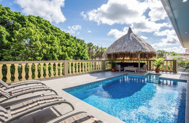 A wonderful, centrally located family villa with private pool and apartment