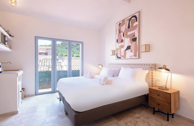 A Wonderful Studio in the Heart of Saint Tropez w. balcony