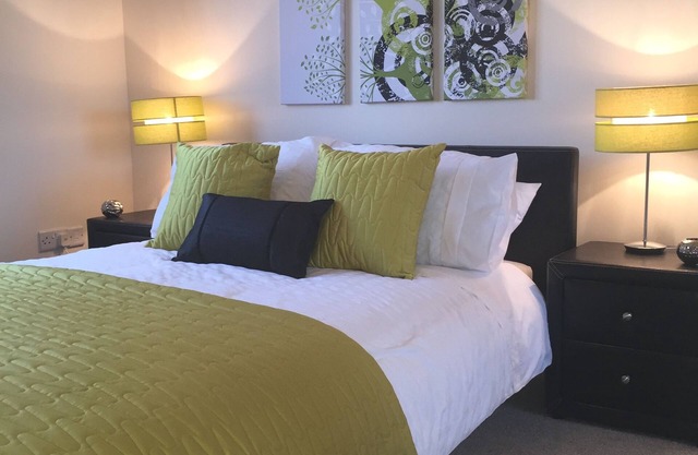 AB11 Apartments, City Centre Modern Executive Apartments - Complimentary Parking